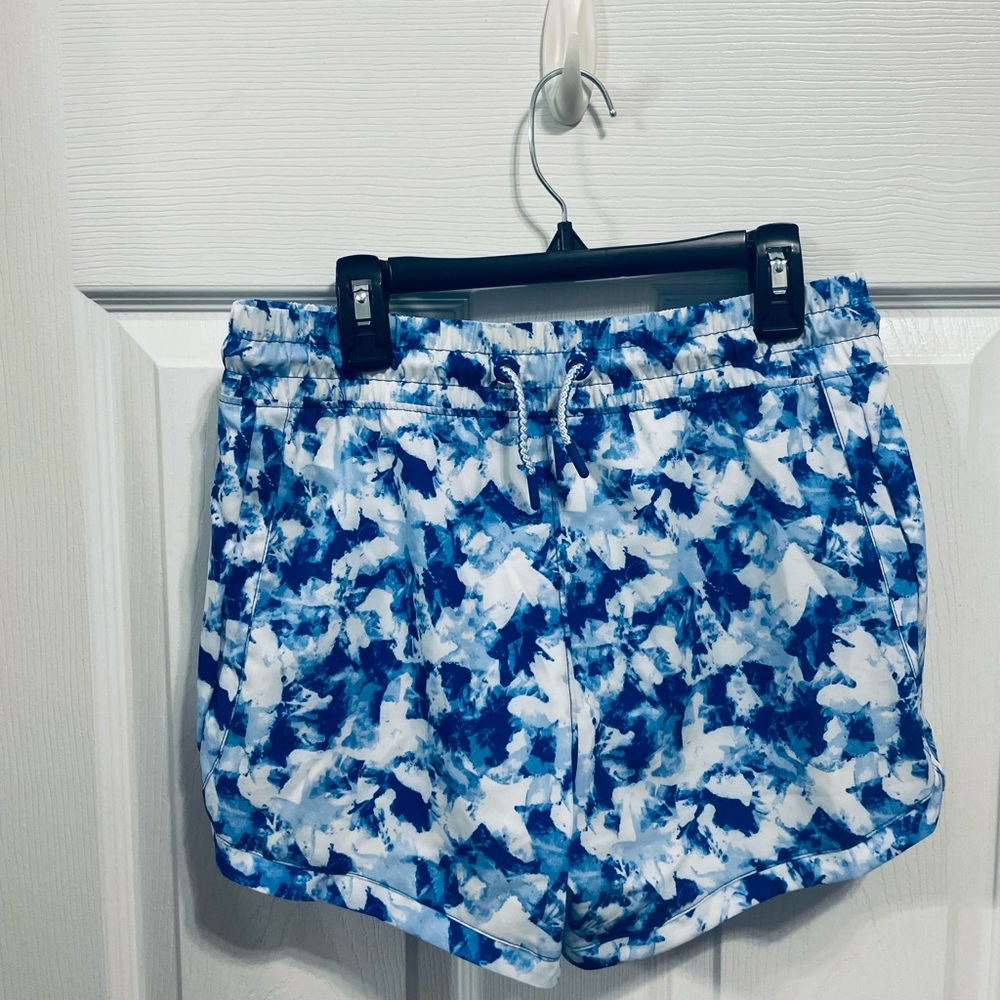 blue + white active shorts